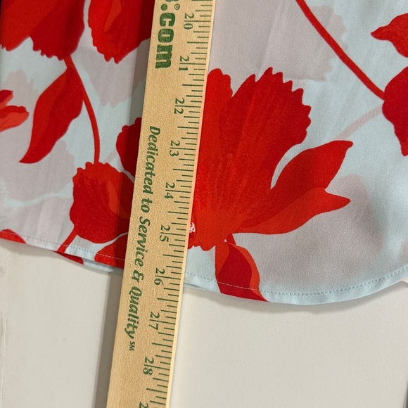 Ann Taylor Medium Petite Red Floral Lightweight Work or Casual Blouse - Picture 13 of 15